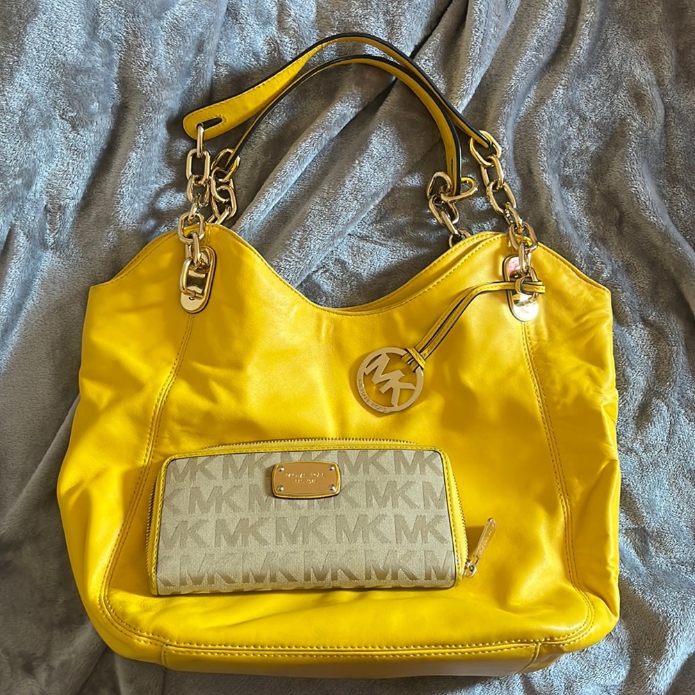 moving sale! Yellow and gold. wallet has sold unfortunately…sorry
